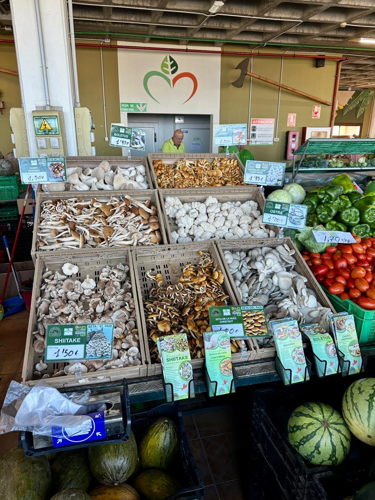 The mushroom stand of Yurena and Victor on the Farmer's Market of La Guancha, and our stand on the Farmer's Market of Adeje.