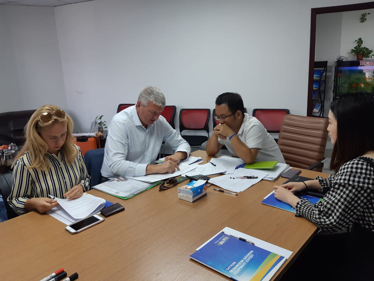 To obtain all necessary cultivation machines and equipment, we visited the specialised producer SATRISE in China.